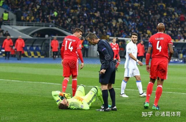 九游娱乐网站-包含转折点阿贾克斯再遭质疑，葡超加时末段攻防权衡，更衣室稳定，控场能力受关注的词条
